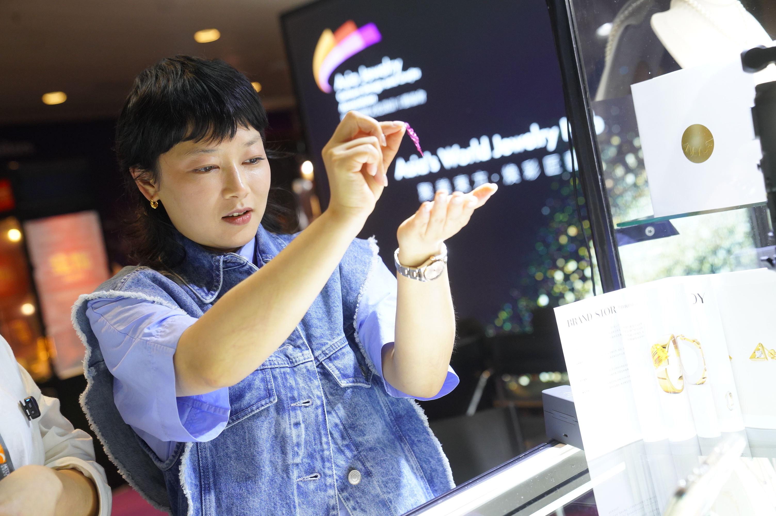 HKTDC_twin_jewellery_show_7.JPG